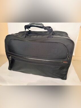 Tumi Alpha Framed Soft Overnight Bag Ballistic Nylon Black 20x11x14 W/ Shoulder